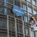 Salesforce najpierw zwolnił tysiące ludzi. Teraz stawia na AI