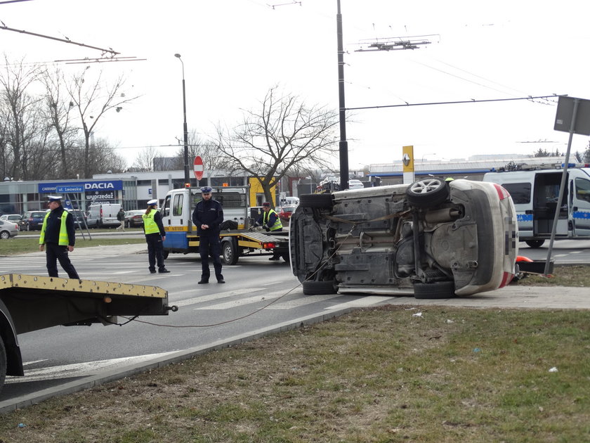 Wypadek na rondzie Mohyły