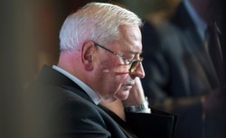 Bp Pieronek: Miesięcznice smoleńskie to czysta polityka