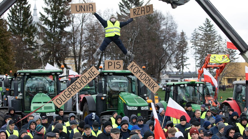 Czerniczyn. Protest rolników przeciwko rządowi PiS w sprawie importu zboża z Ukrainy.