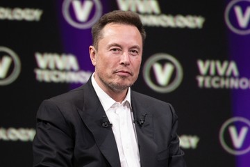 Musk 2019 óta legalább négy alkalommal jósolta azt, hogy a Neuralink hamarosan megkezdi az emberkísérleteket.