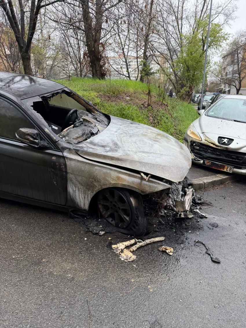 Uništen BMW u požaru na Mirijevu