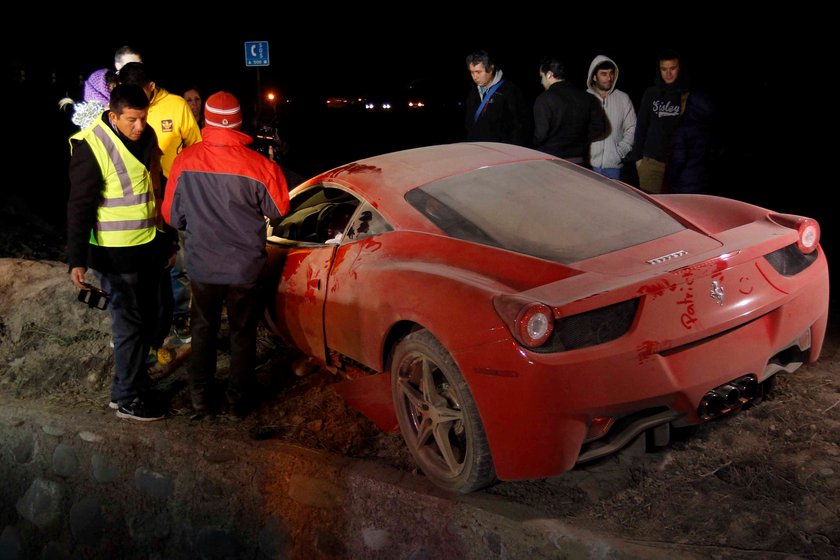 Arturo Vidal miał wypadek! Rozbił Ferrari!