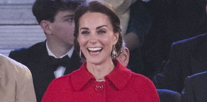 Uśmiechnięta Kate na urodzinach królowej