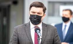 Rzecznik MZ: Najwięcej zakażeń jest wśród nieszczepionych 21-30-latków