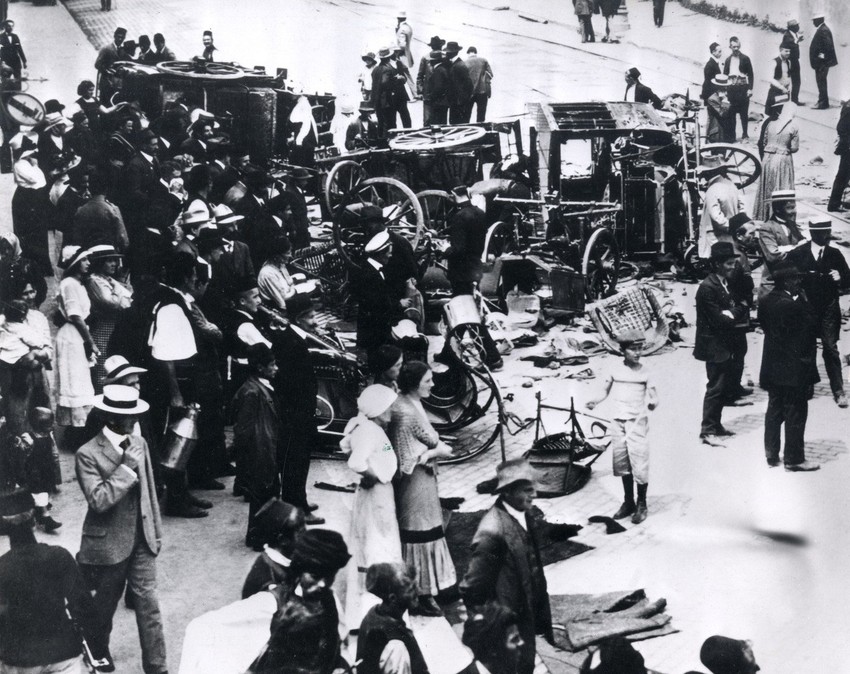 Masa ljudi se okupila da vidi šta se desilo. Nisu ni sanjali da su upravo prisustvovali događaju koji će dovesti do početka Prvog svetskog rata