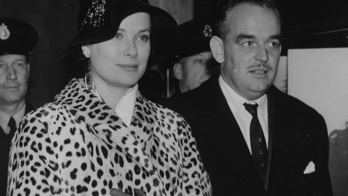 Mówi się, że był to ślub stulecia. Hollywoodzka księżniczka Grace Kelly i książę Rainier III wypowiedzieli sakramentalne "tak" 60 lat temu. Ich małżeństwo zakończyło się tragicznie, rozpoczynając czarną serię w rodzinie królewskiej. Podobno nad rodem Grimaldich ciąży klątwa.