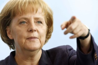 40 proc. Niemców chce odejścia Merkel. Coraz więcej ataków na ośrodki dla uchodźców