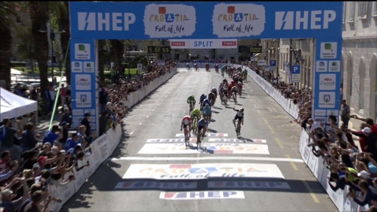 Mark Cavendish (Dimension Data) wygrał po finiszu z peletonu drugi etap wyścigu Dookoła Chorwacji. Na mecie w Splicie Brytyjczyk zrewanżował się Włochowi Giacomo Nizzolo, który wyprzedził go w końcówce pierwszego odcinka. Na 10. miejscu finiszował Karol Domagalski (One Pro Cycling). Manx Missile został nowym liderem 6-etapowej imprezy.