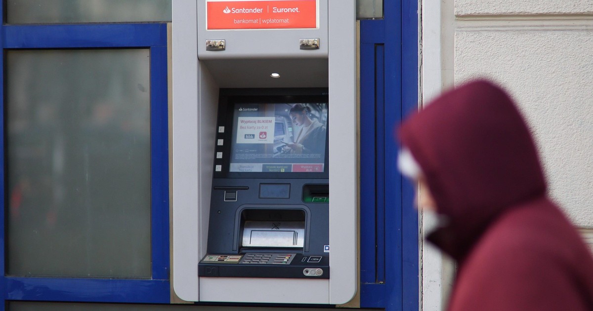 Z kont klientów Santandera zniknęły miliony złotych. Policja ujawnia nowe szczegóły