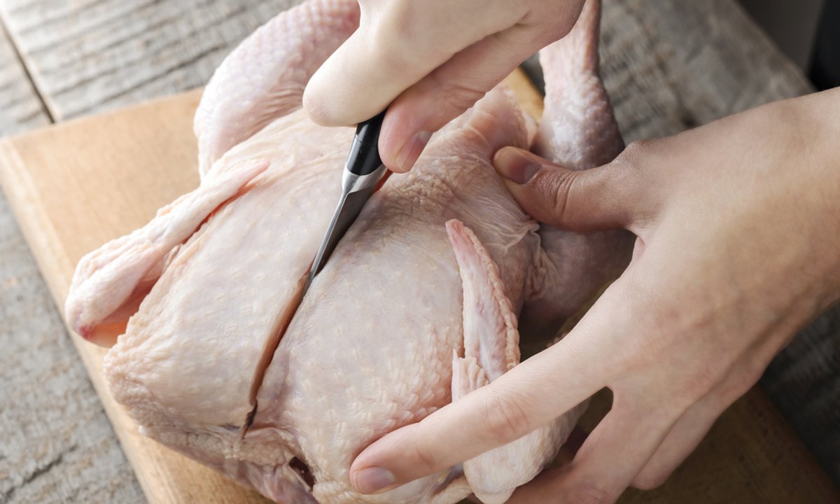 Tych części kurczaka lepiej nie jedz. Same bakterie i pasożyty