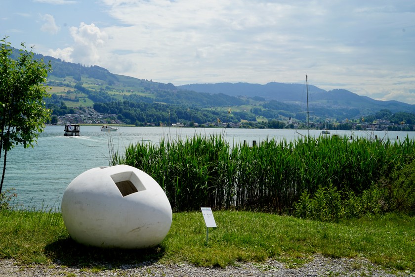 Avec son œuf monumental «GloboUovo», Marc Reist, sculpteur originaire de Schnottwil (SO) s’intéresse à un sujet brûlant: les limites des ressources naturelles.