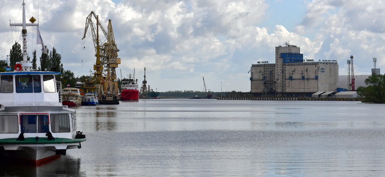 Szczecin: Statek utknął w porcie. Rozładunek grozi eksplozją