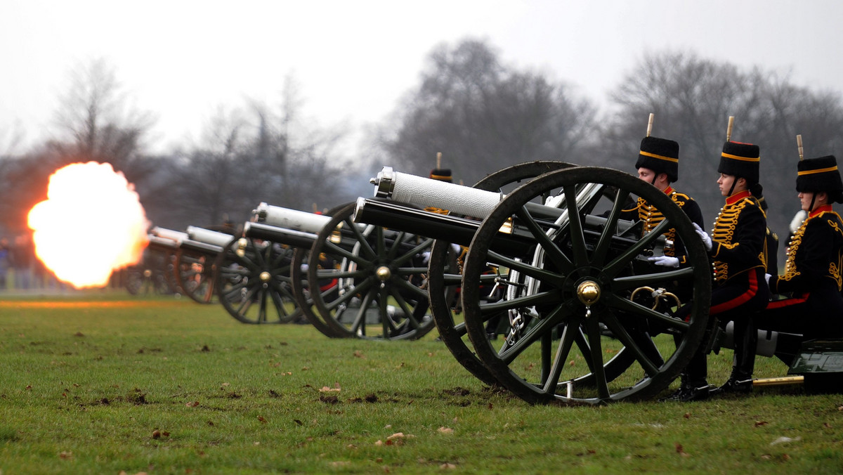 What time is the gun salute today? When the 82-gun Hyde Park