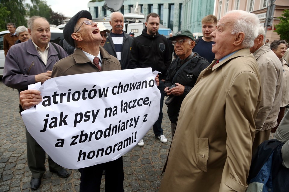 WARSZAWA POGRZEB GENERAŁA JARUZELSKIEGO PROTESTY (protesty podczas pogrzebu gen. Wojciecha Jaruzelskiego)