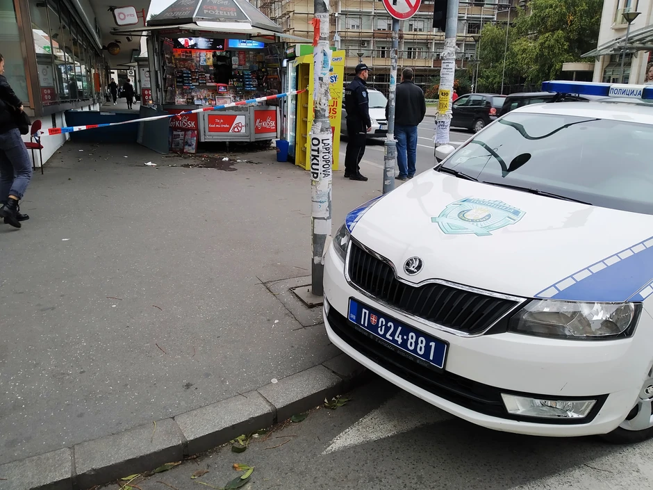 Na licu mesta nalazio se popriličan broj policajaca, kako onih u uniformi, tako i onih u civilu.