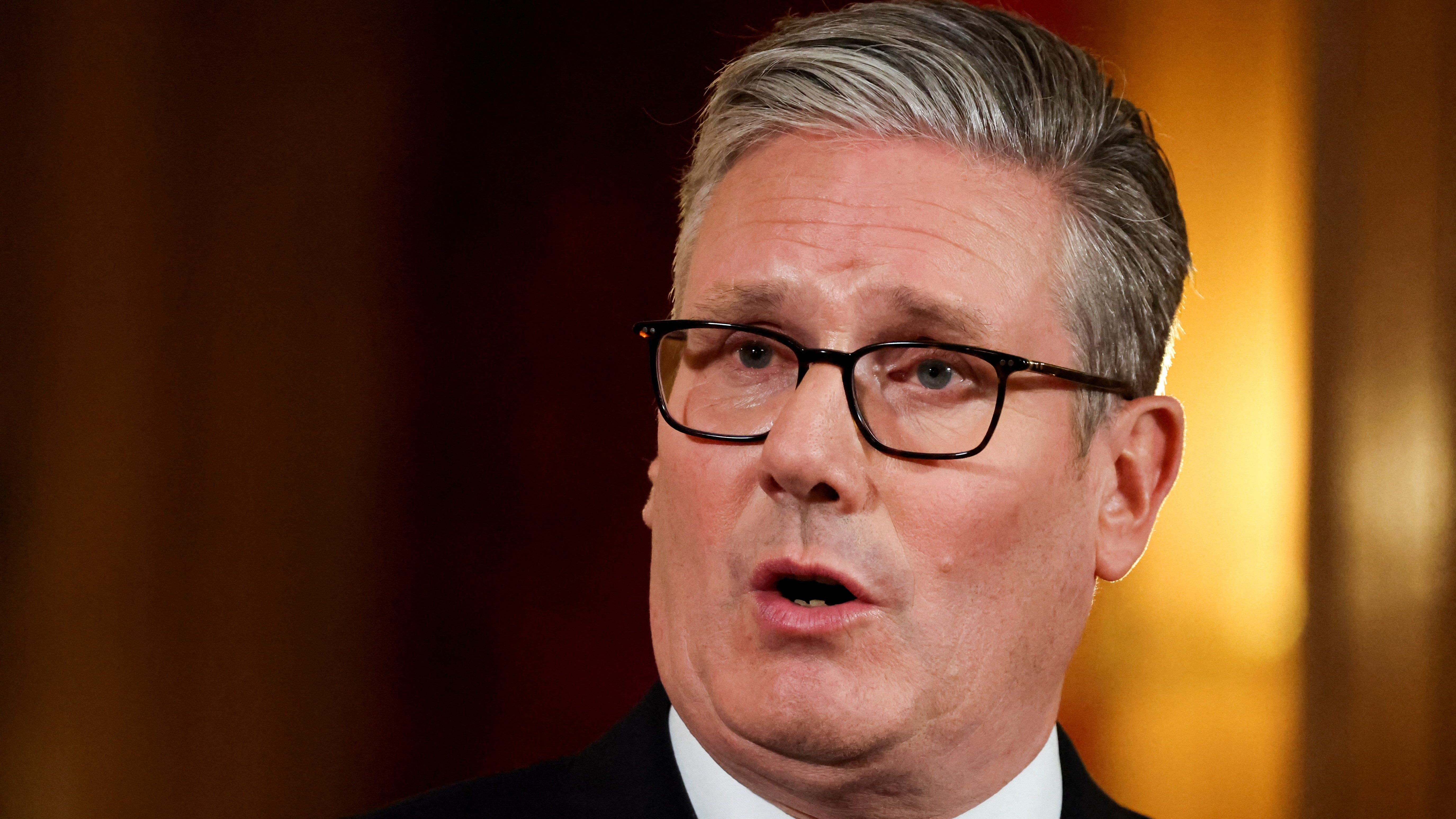 Starmer unveils £88m youth package to tackle online isolation