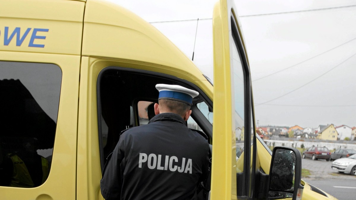 Blisko 2,5 promila alkoholu w organizmie miał kierowca pasażerskiego busa, którego zatrzymali dolnośląscy policjanci. Samochodem podróżowały cztery osoby.