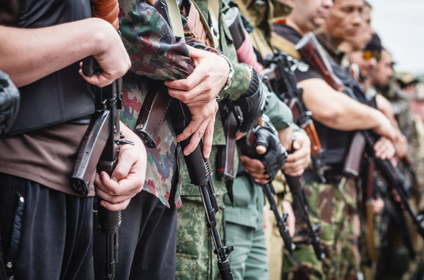 Ukraińska armia ostrzega: W Donbasie walczą serbscy snajperzy-najemnicy