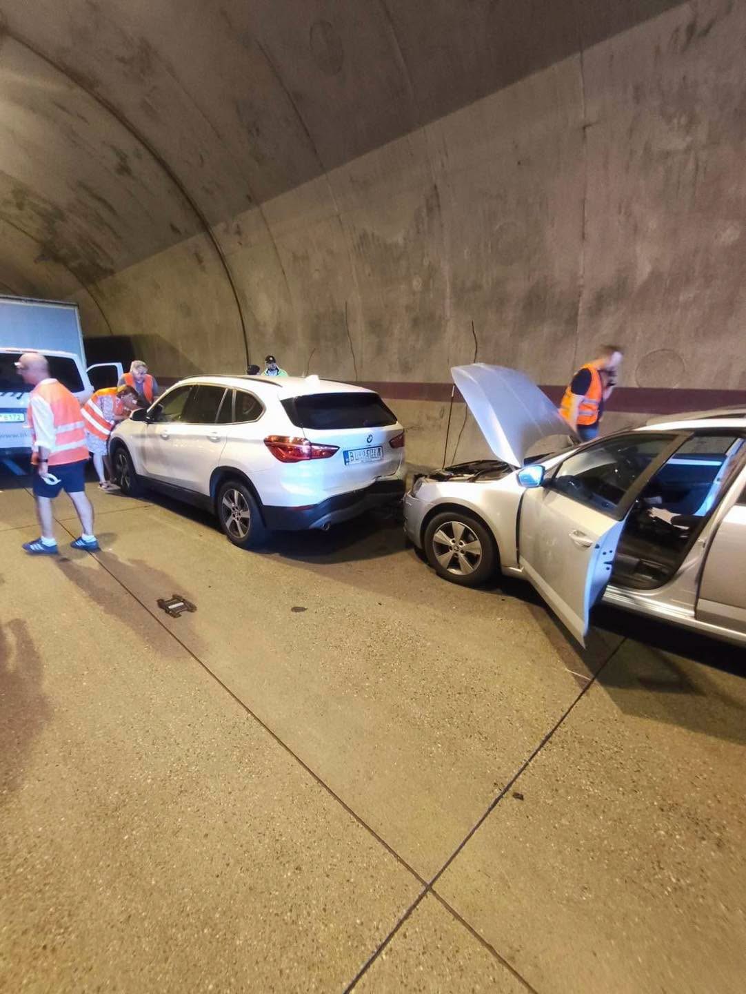 Hromadná zrážka v tuneli Sitina. 