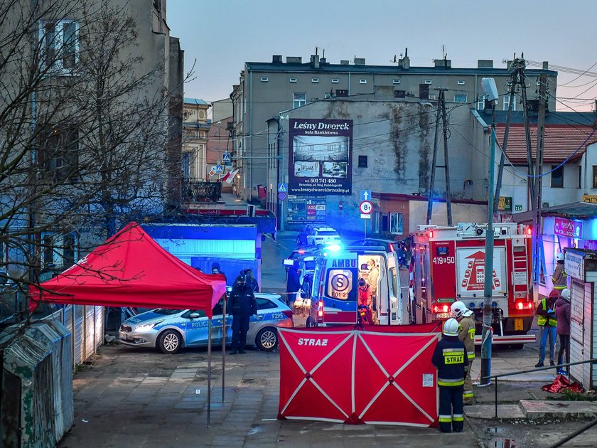 Atak nożownika w Brzezinach. Marsz milczenia pod sklepem Ryśka