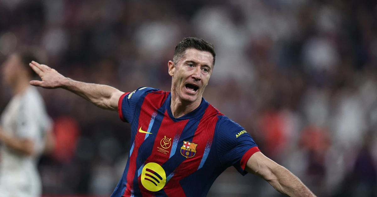 Lewandowski z golem w finale Superpucharu Hiszpanii. Kosmiczna końcówka pierwszej połowy meczu Barcelona - Real Madryt