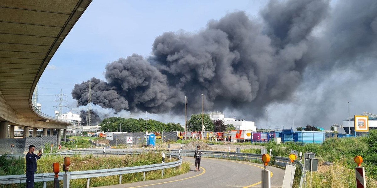 Chmura po wybuchu chemikaliów w niemieckiej fabryce dotrze nad Polskę. IMGW monitoruje skażenie atmosfery