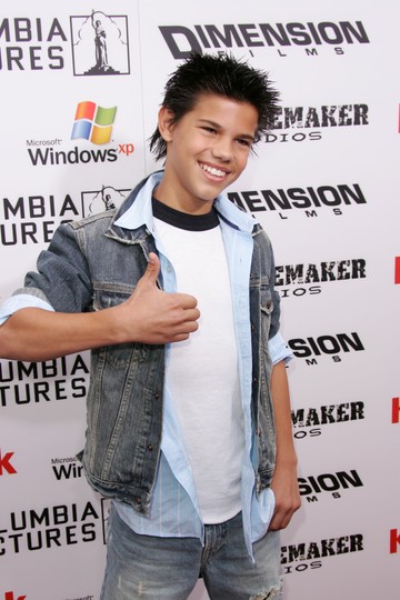 Taylor Lautner itt mindössze 13 éves volt, de már bontogatta a szárnyait