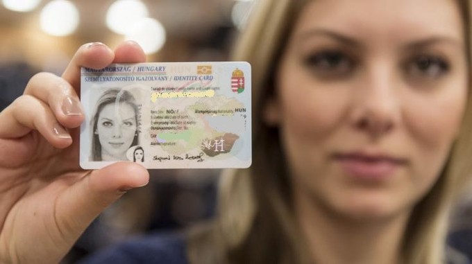 E-személyit kell kiváltaniuk az egészségügyi dolgozóknak