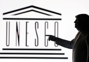 Donald Tramp, kao i u prvom mandatu, donosi odluku o povlačenju Amerike iz organizacije | Foto: REUTERS/Dado Ruvic/Illustration