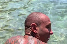 Bio sam u Grčkoj, a kada sam IZAŠAO IZ MORA SA OVIM NA LEĐIMA ljudi su bežali od mene i vrištali: Snimak zbog kog je internet POLUDEO - i jeziv i sladak u isto vreme