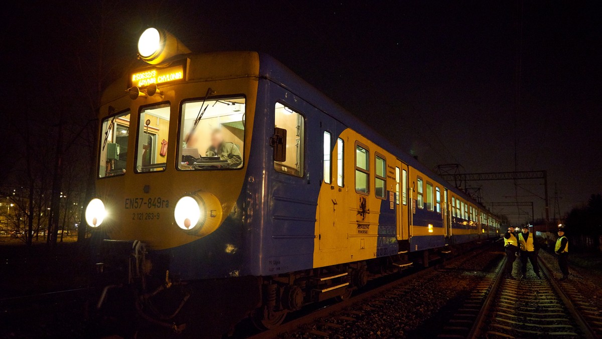 Pięć osób trafiło wieczorem do szpitala po tym, jak w Gdańsku, w pobliżu stacji SKM Żabianka około 100 zamaskowanych osób wdarło się do pociągu i wdało w bójkę z pasażerami. W opinii policji zarówno napastnicy, jak i pobici to najprawdopodobniej pseudokibice.