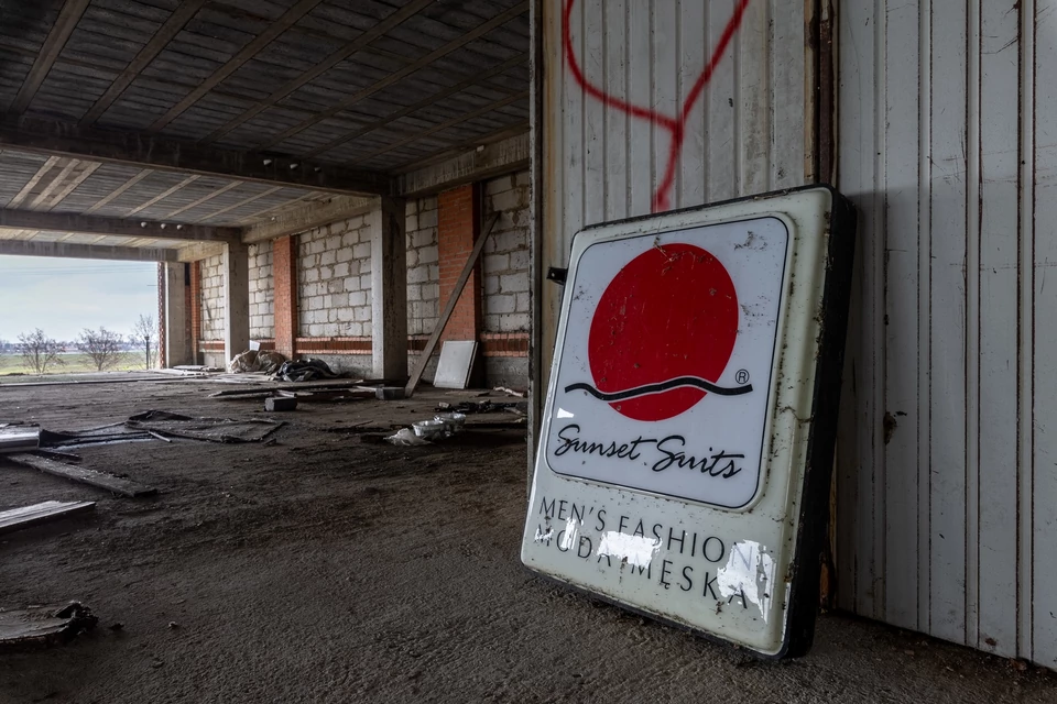 Opuszczona fabryka garniturów Sunset Suits w Krzyżanowie - Podróże