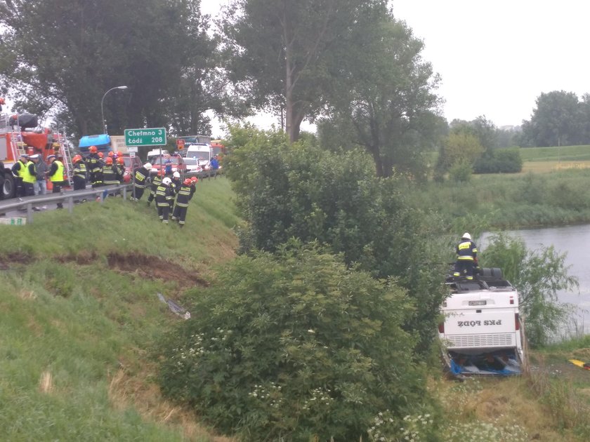 Zderzenie busa z autobusem PKS. Kilkanaście osób rannych!