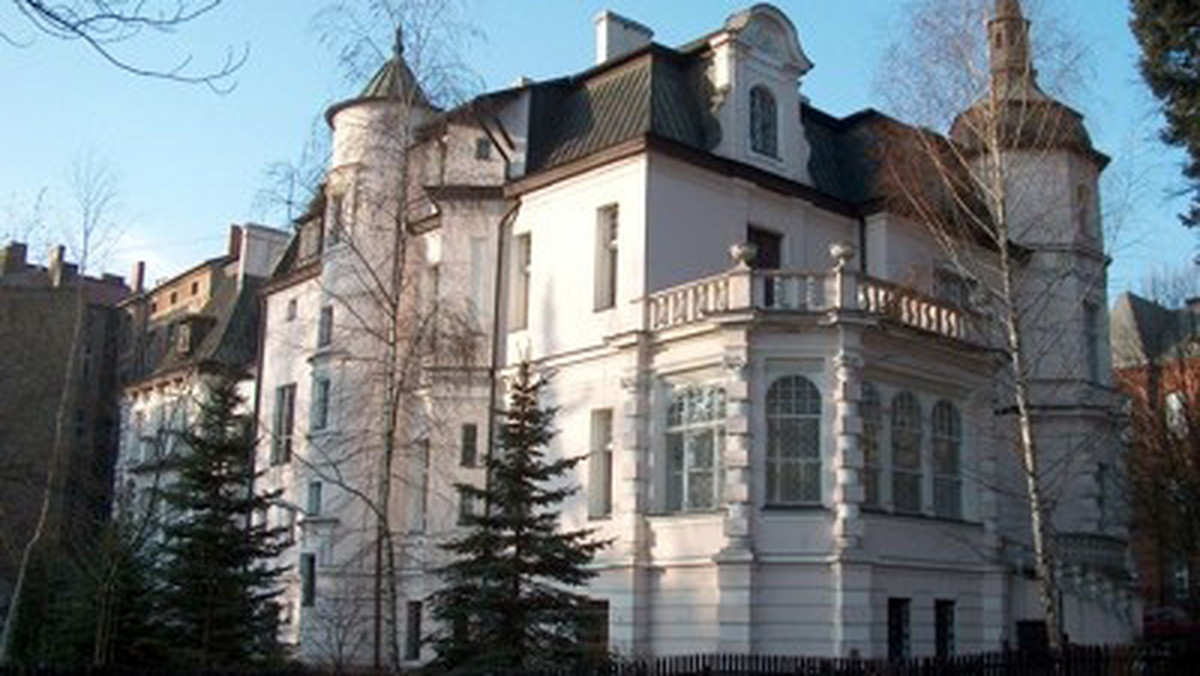 Pałac Biskupi w Gorzowie odzyskuje dawny blask. W czerwcu planowane jest zakończenie modernizacji obiektu, która w 85 proc. została sfinansowana z funduszy unijnych - poinformował PAP Urząd Marszałkowski w Zielonej Górze.