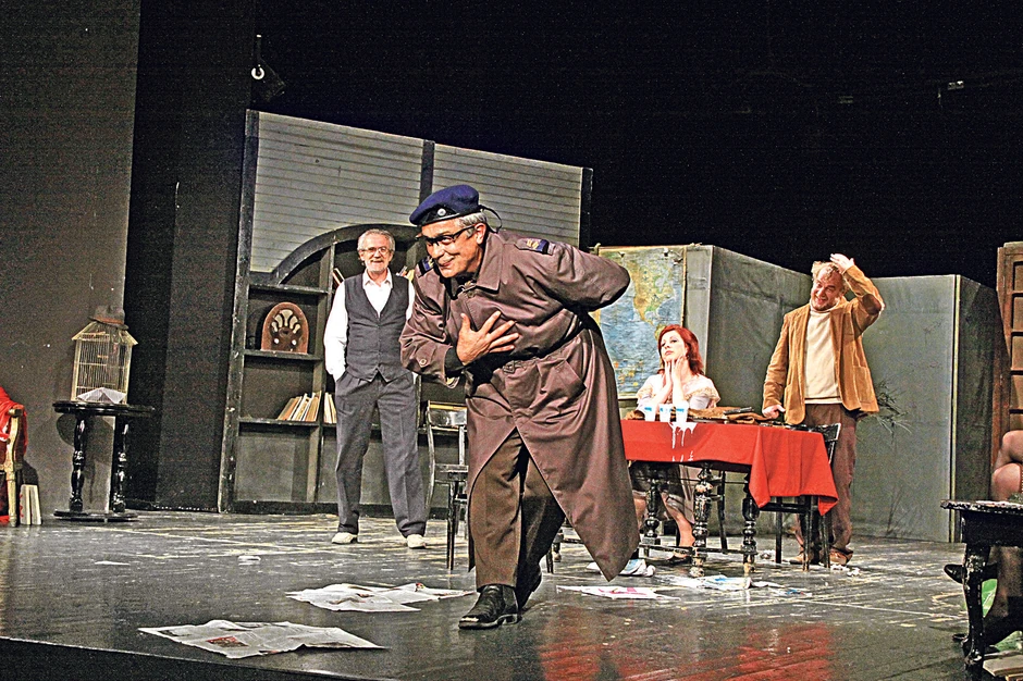 Ovenčana brojnim nagradama predstava je postala omiljena i kod publike i kod kritičara