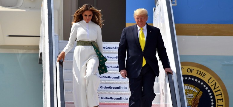 "Olśniewająca". Światowe media zachwycają się stylizacją Melanii Trump z 1. dnia wizyty w Indiach