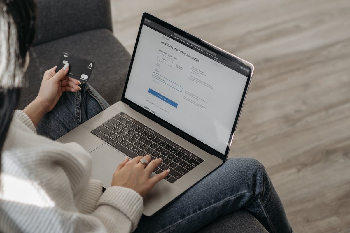 Sezon Świąteczny w 2023 w E-Commerce - różnice zachowań konsumentów względem poprzednich lat