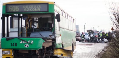 Autobus zderzył się z osobówką!