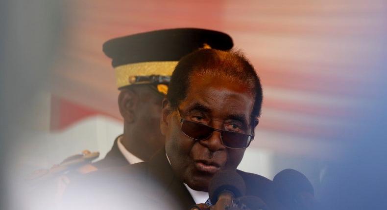 Zimbabwe's President Robert Mugabe attends the burial of National Hero Charles Utete at the Heroes Acre in Harare, Zimbabwe, July 19, 2016. 