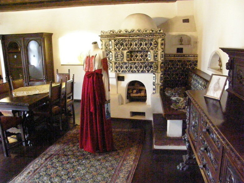 Zamek Bran – piękne suknie w stylu królowej Rumunii, Marii.