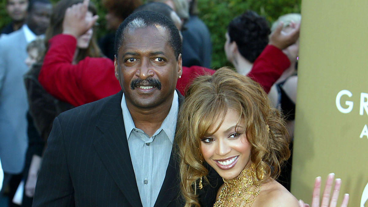 Mathew Knowles był gościem programu "Roula And Ryan Show" w radiu 104.1 KRBE. Ojciec Beyonce i Solange podczas wywiadu stwierdził, że wszystko, co działo się ostatnio wokół jego “muzycznych" córek miało służyć wzrostowi sprzedaży biletów na koncerty oraz płyt.