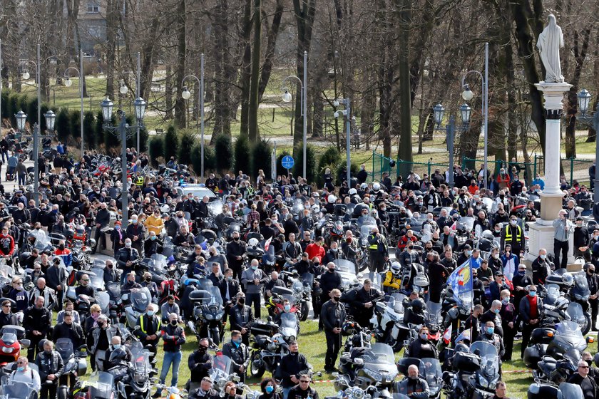 Pandemia koronawirusa, a na Jasnej Górze zlot motocyklistów. Organizatorzy komentują