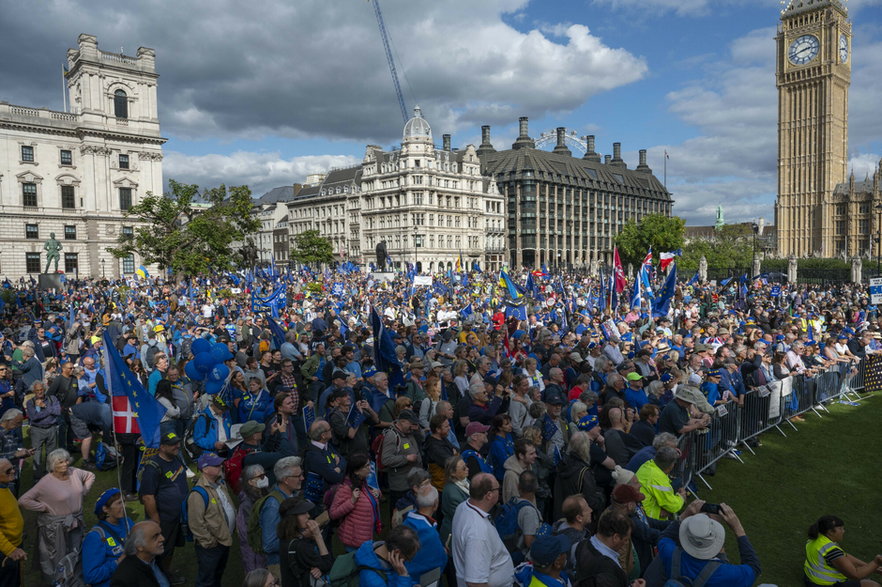 Brytyjczycy na demonstracji wzywającej Wielką Brytanię do ponownego przystąpienia do Unii Europejskiej, Londyn, Wielka Brytania, 23 września 2023 r.
