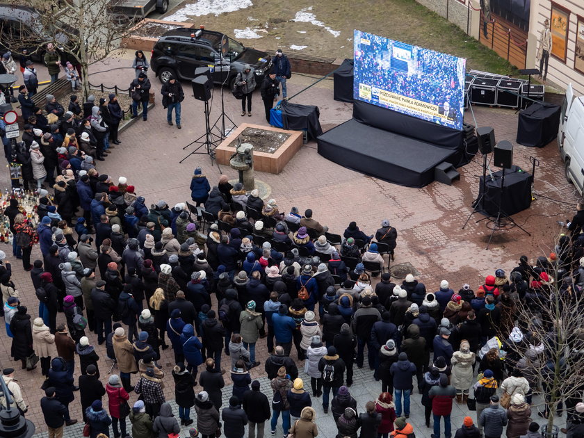 Tłumy Polaków w całym kraju żegnały prezydenta