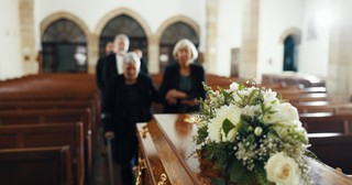 Zasiłek pogrzebowy. Komu przysługuje i ile wynosi? Rząd zapowiedział dużą podwyżkę