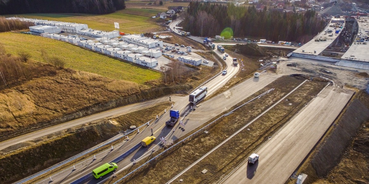 Polsko-ukraińskiemu konsorcjum drogowa Dyrekcja zaczęła też naliczać kary umowne - dotąd 27 mln zł.