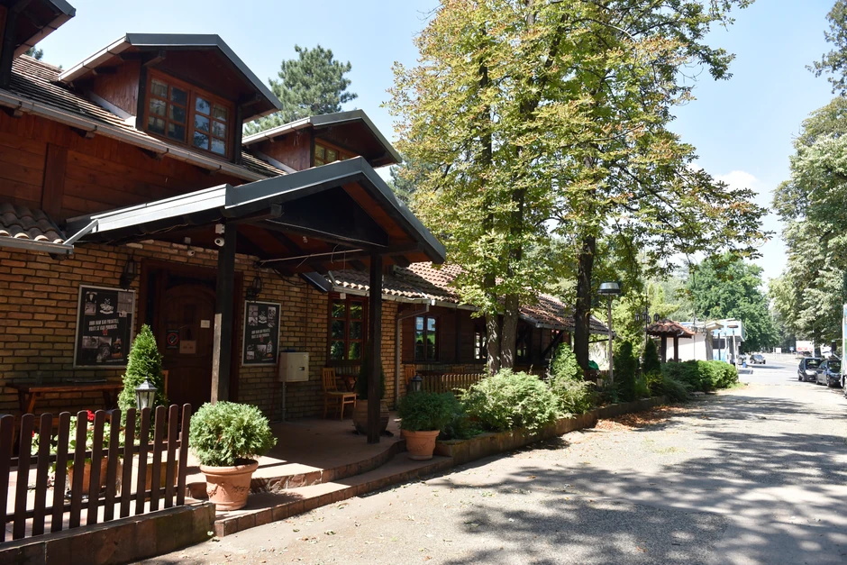 Kafana u kojoj je bila devojka pre nesreće