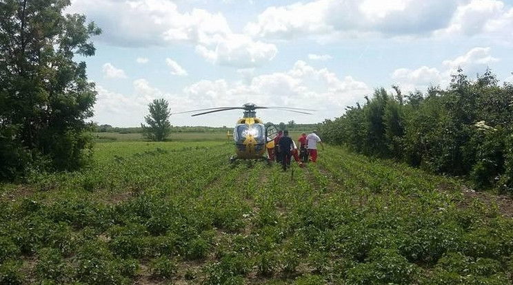 Egy kiskorú zuhant bele a hat méter mély kútba - mentőhelikopterrel szállították el /Fotó: Csenger ÖTP