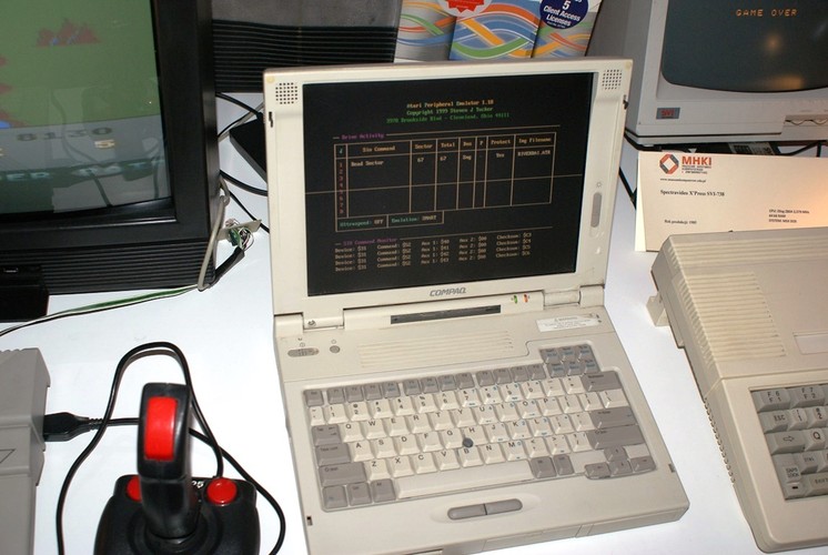 Jeden z pierwszych laptopów firmy Compaq.